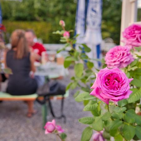 Gasthaus Zur Rose อาเลิน ภายนอก รูปภาพ