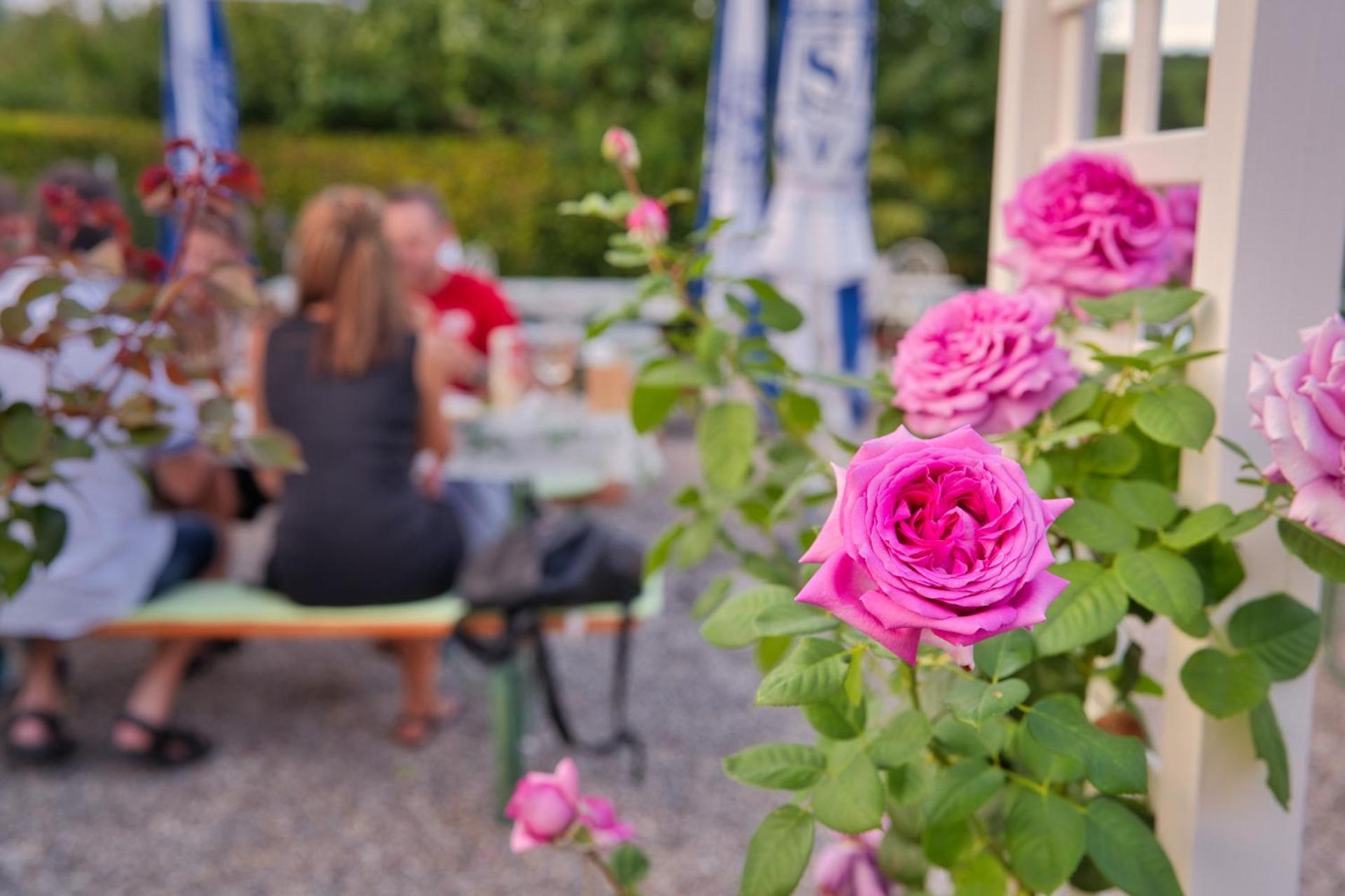 Gasthaus Zur Rose อาเลิน ภายนอก รูปภาพ